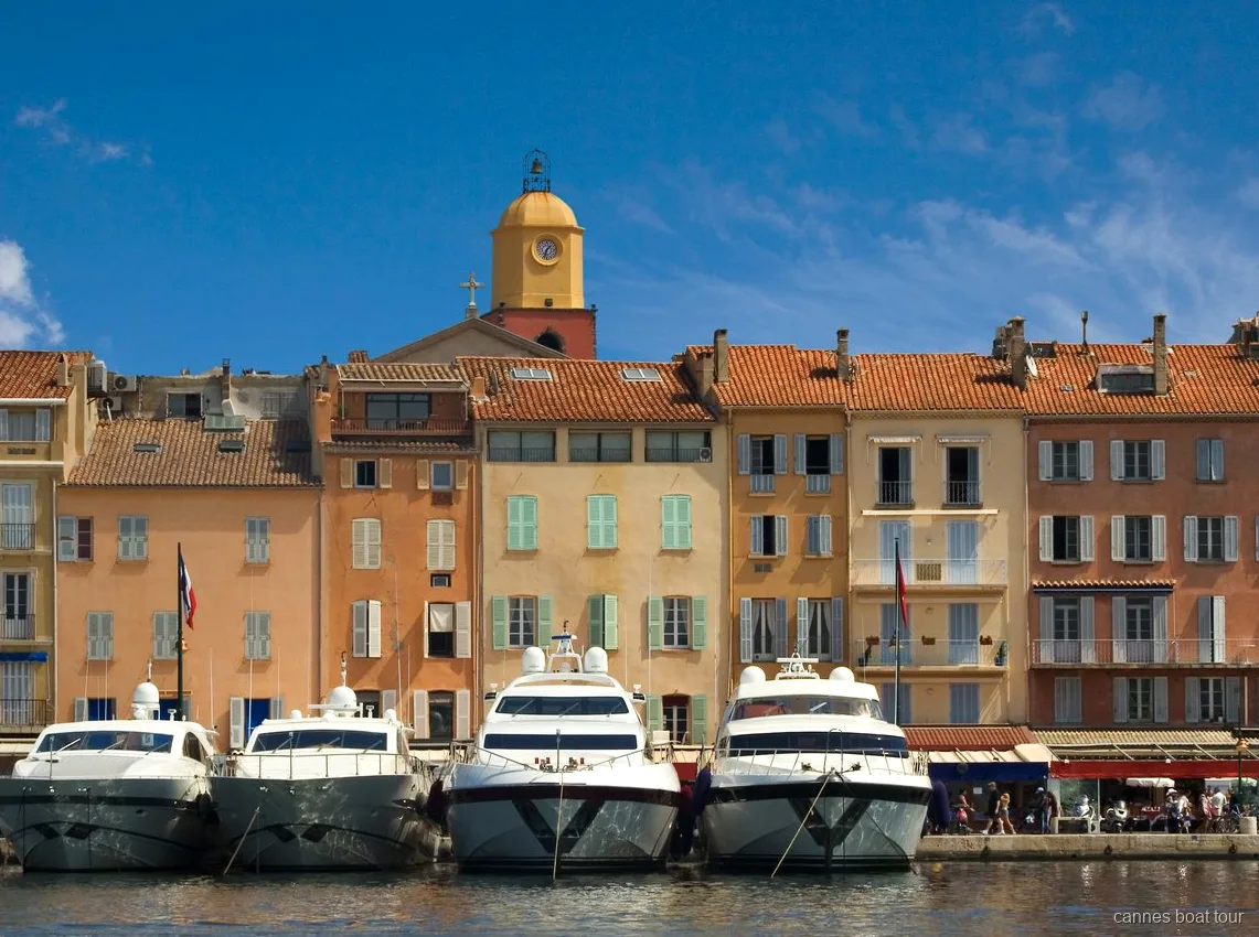 Quartier de la Ponche pastel houses near the Saint-Tropez ferry dock